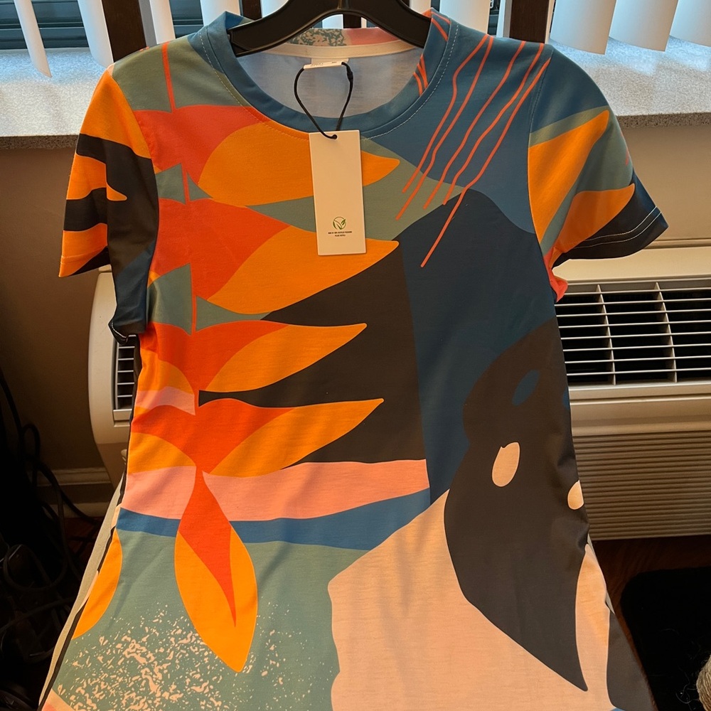 Hi-Fashion Color-Blocked T-Shirt, Soft and Stretchy Fabric, NWT, size XS